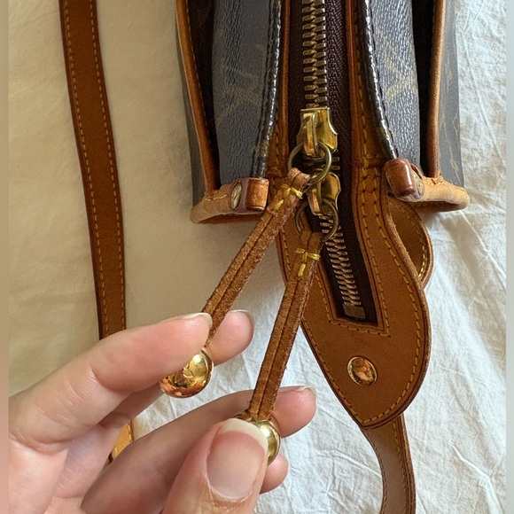 Louis Vuitton Long Popincourt Shoulder Bag - Picture 3 of 9